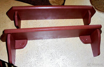 Polička masiv hnědá ozdobná, 2 různé typy