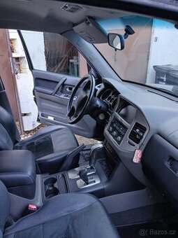 Mitsubishi pajero V60