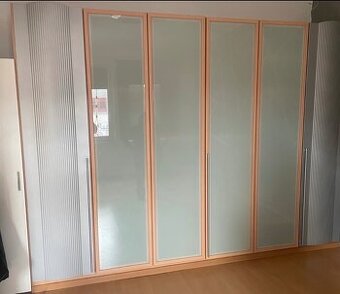 Velká šatny skříň