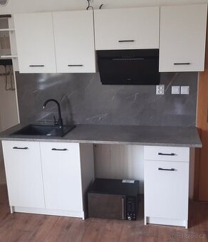 Kuchyňská linka 1,8 m bílá mat