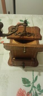 Starožitný mlýnek na kafé