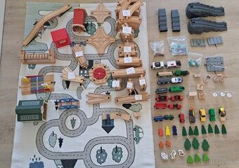 Dřevěná vláčkodráha vlaky a koleje