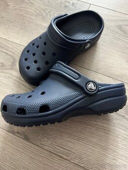 Nove crocs J2 33/34