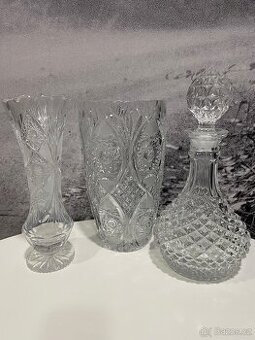 Broušené vázy a karafa