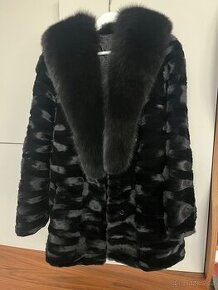 Kožich z pravé kožešiny s límcem z lišky