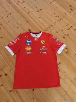 Ferrari F1 dres, červený