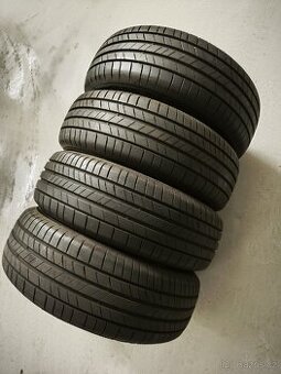 Jako nové 215/65/17 Kumho Ecsta, DOT 3924, vz 7.5mm.