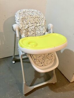 Jídelní židlička, vaničky, pleny, kojenecké potřeby
