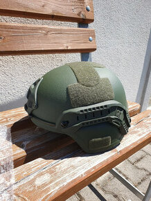 Balistická helma MICH - 1