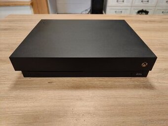 Xbox one X 1 TB + hry - top stav