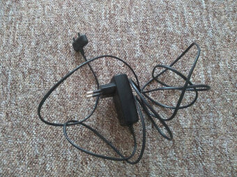 nabíječka sonyericsson CST 60