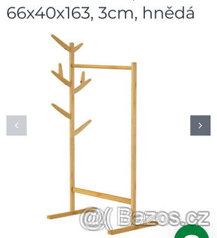 Dřevěný stojan štendr na oblečení