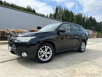 Outlander Intense 2.2Di-D, 4WD, manual, 7 mist