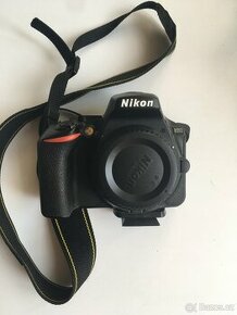 Nikon D5600 + objektivy a příslušenství - 1