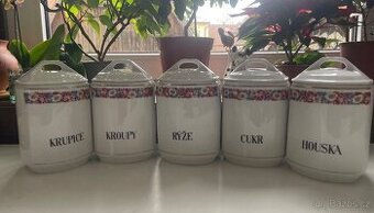 5 velkých porcelánových dóz na potraviny