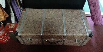 Velký kufr/lepeňák v top stavu 100x52x33 konferenční stolek