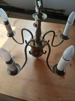Pětiramenný mosazný lustr