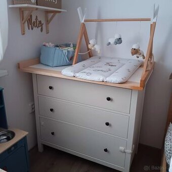 Komoda Hemnes s přebalovacím pultem