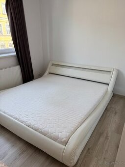 Postel 180 s roštem a matrací