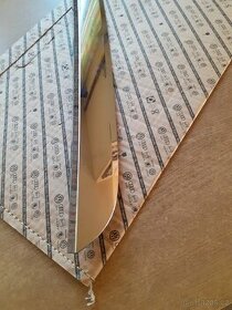 Levá zadní lišta Peugeot 2008 kód 9806404877