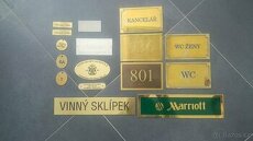 Mosazné cedulky