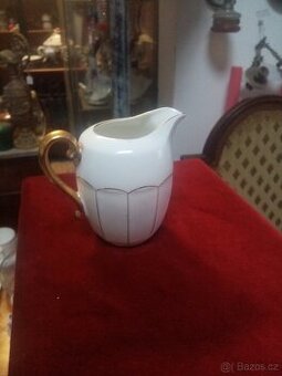 Starožitná porcelánová konvice na mléko