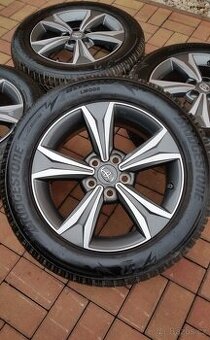 zimní sada TOYOTA C-HR R17 pneu 215/60/17 BICOLOR