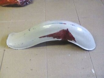 Prodám přední blatník na Jawu 555 dobrý stav