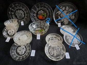 starožitné misky a tácy s ornamentální řezbou