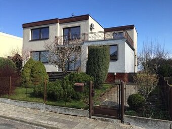 Rodinný dům se zahradou v klidné části města Nový Bydžov