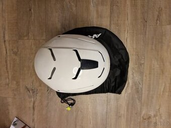 Divčí/dámskályžařská helma vel. 52-56cm