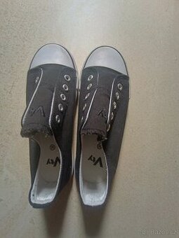 Černé unisex tenisky ve.l 32