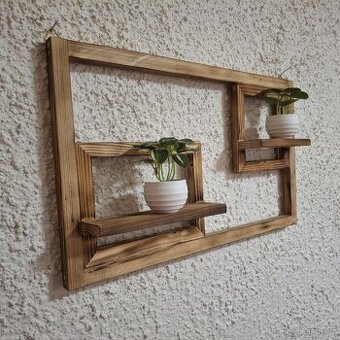 Větší dřevěná polička