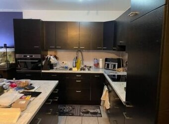 Černá kuchyně Ikea s ostrůvkem a spotřebiči,6224