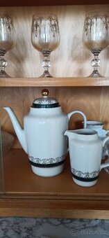 Porcelánový džbánek na kávu čaj a konvička