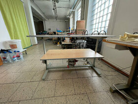 Spojovací stoly k šicím strojům