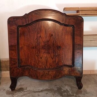 stará starožitná čela pelesti postele