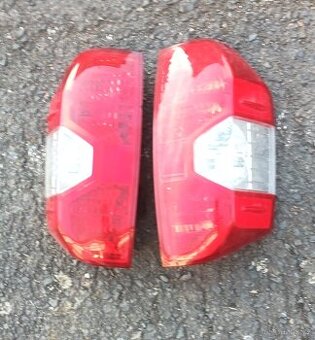 Toyota tundra zadní světla L +P