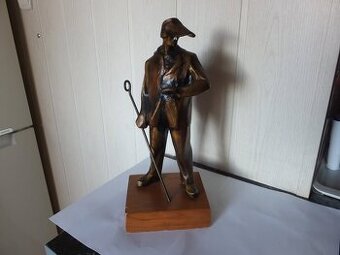 Starožitná kovová těžká socha hutníka, váha 1946 g.