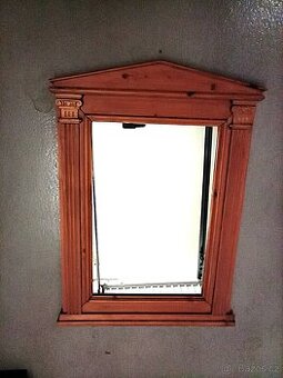 Zrcadlo nástěnné v přírodním dřevěném rámu,