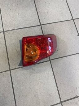 Predam práve svetlo Corolla e15 2006-2009