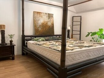 Bambusová postel s nebesy