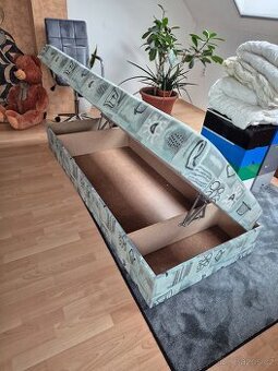 válenda s úložným prostorem