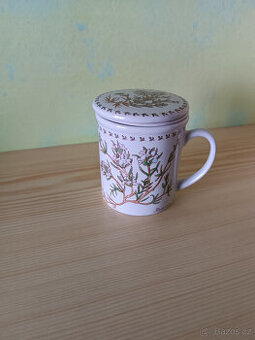 Porcelánový hrnek se sítkem a pokličkou rozmarýn