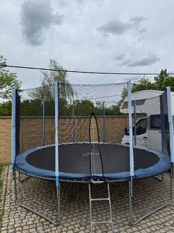 Trampolína