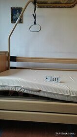 Zdravotní polohovací postel