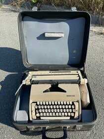 Kufříkový psací stroj Consul 222.2 - 1