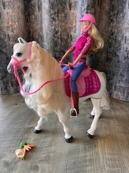 Barbie - chodící kůň snů