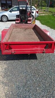 Malotraktor i s károu