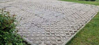 Zatravňovací dlažba betonová 60 x 40 x 8 cm šedá